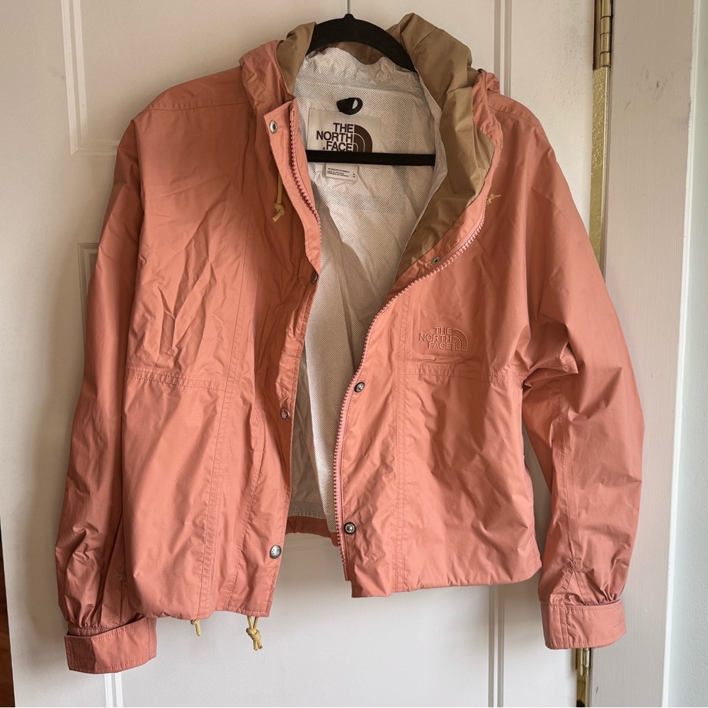 The North Face 78 Rain Top Crop Jacket in Pink